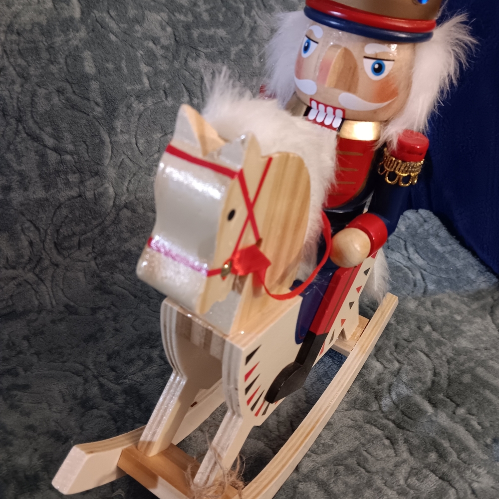 Nutcracker Wood - Picture 2 of 9